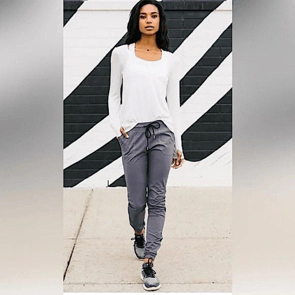 Zyia Active Gray Peak Ankle Zipper Joggers Size Medium